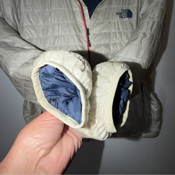 The North Face Ultralight Puffer Jacket - Picture 7 of 9